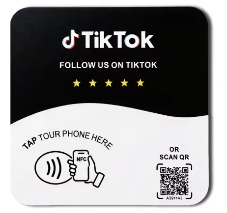 מדבקת NFC לטיקטוק מוצמדת לדלפק עסק