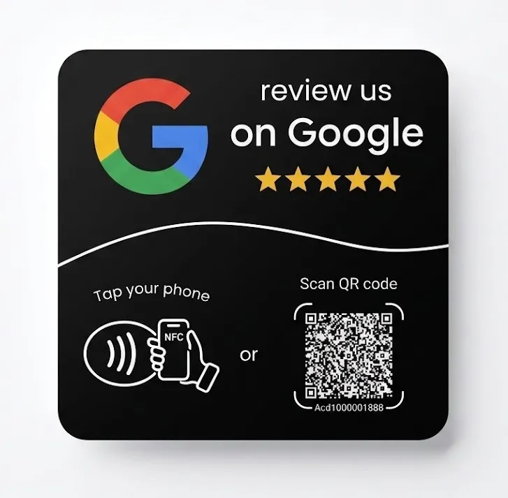 מדבקת NFC שחורה לביקורות גוגל מוצמדת לדלפק כהה